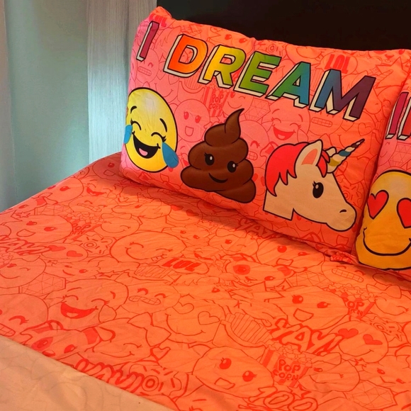 Justice Emoji Full Bedding Set - Picture 4 of 4